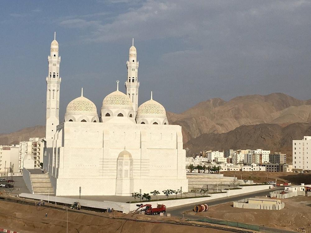 Fraser Suites Muscat Eksteriør billede The Quba Mosque